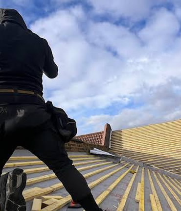 A member of our London & Surrounding Areas roofing team